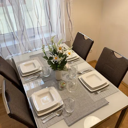 Hviezdoslav Square, The Historic Heart Of Lägenhet