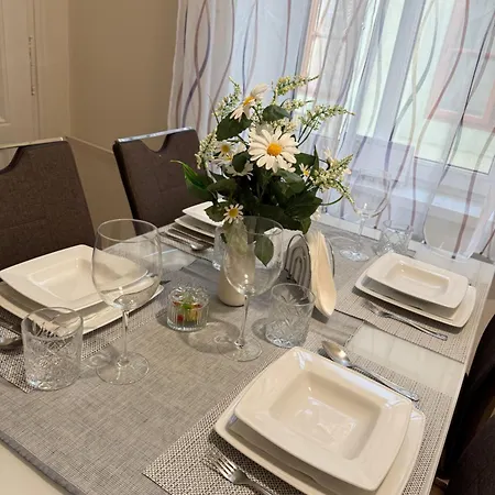 Hviezdoslav Square, The Historic Heart Of Lägenhet